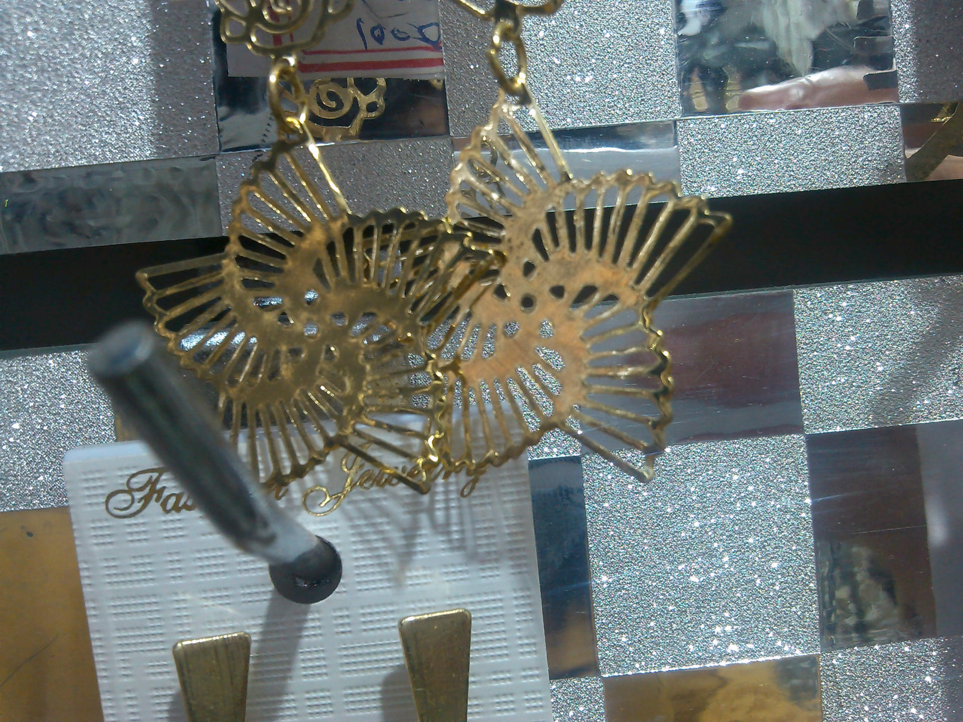 探尋精致手工藝品源頭 東陽(yáng)市白云益文五金廠新款玫瑰小風(fēng)車(chē)耳環(huán)詳解